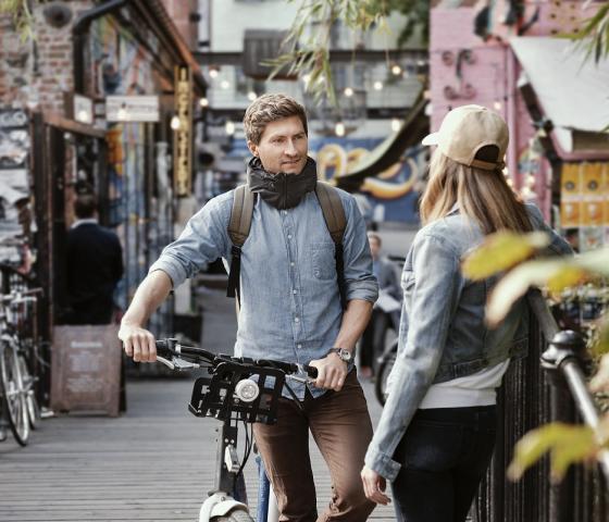 Image of Oslo street with man and woman